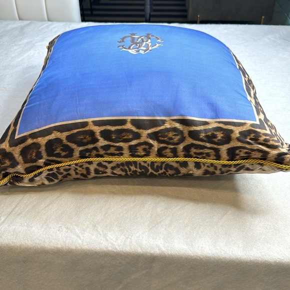 ROBERTO CAVALLI NWT NEW TAG XLARGE BLUE GOLD BLACK LEOPARD ACCENT THROW PILLOW - Picture 7 of 15